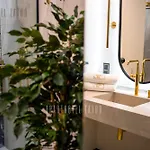 Glam 52 Jacuzzi