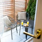 Апартаменты Glam 52 Jacuzzi Затор