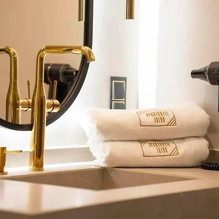 Glam 52 Jacuzzi