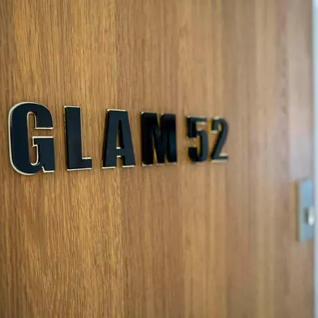 Glam 52 Jacuzzi *